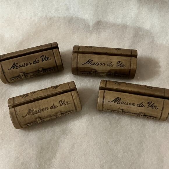 Kate Aspen 4 MAISON DU VIN WINE CORK PLACE CARD/ PHOTO HOLDERS Wedding/ Party - Picture 1 of 6